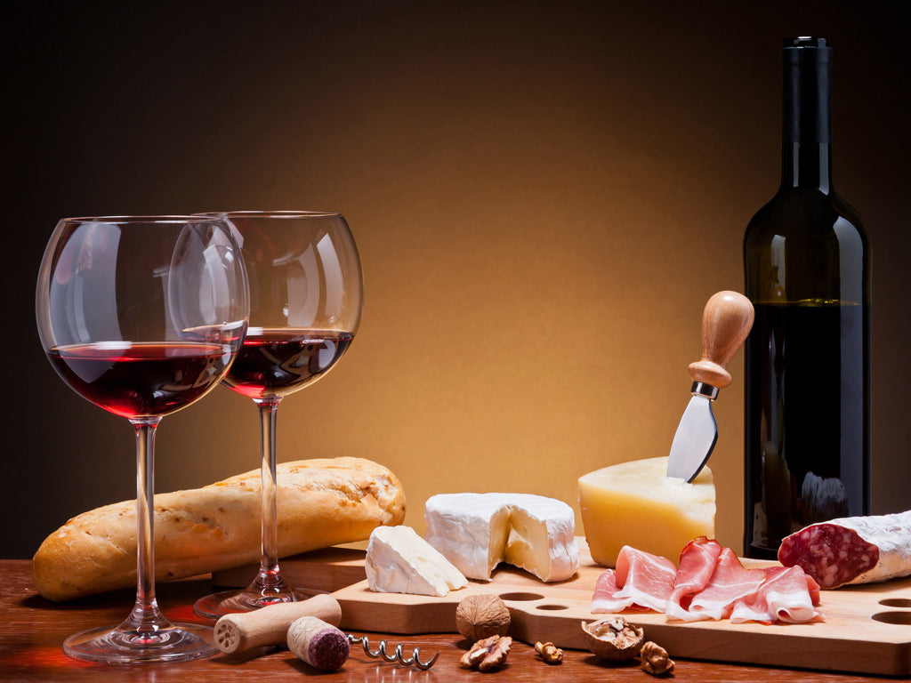 Un trío inesperado: Roquefort, jamón ibérico y vino blanco